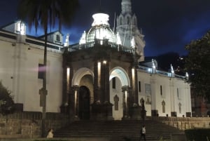 Quito: Bysightseeing guidet nattvandring