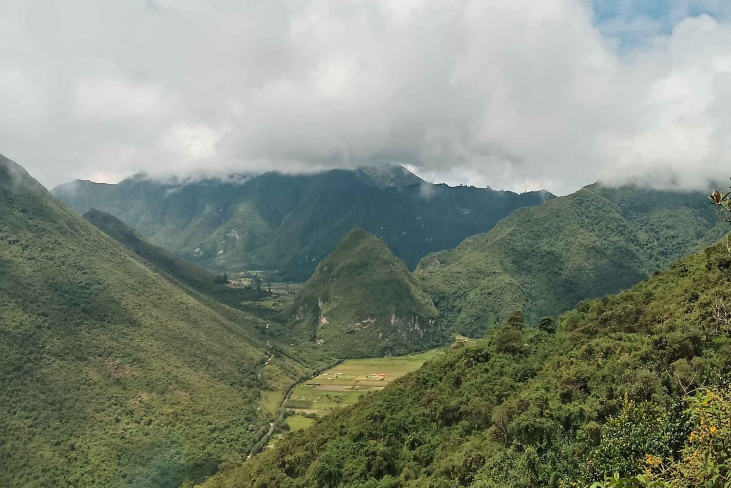 Quito: Combo-tur til Pululahua-krateret og Calacalí med transport