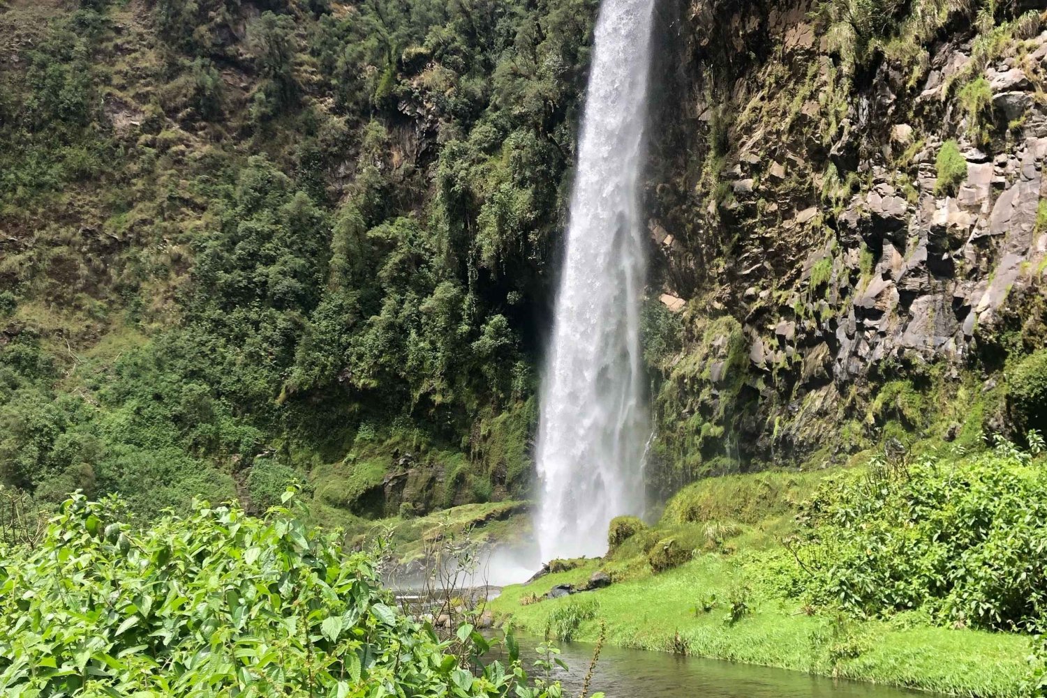 Quito: Condor Machay Waterfall Hike and Hacienda Visit