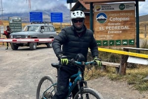 Quito: ruta de senderismo y bici por el Cotopaxi con guía