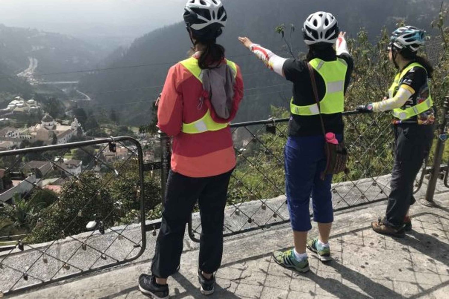 PASSEIO CULTURAL DE BICICLETA POR QUITO