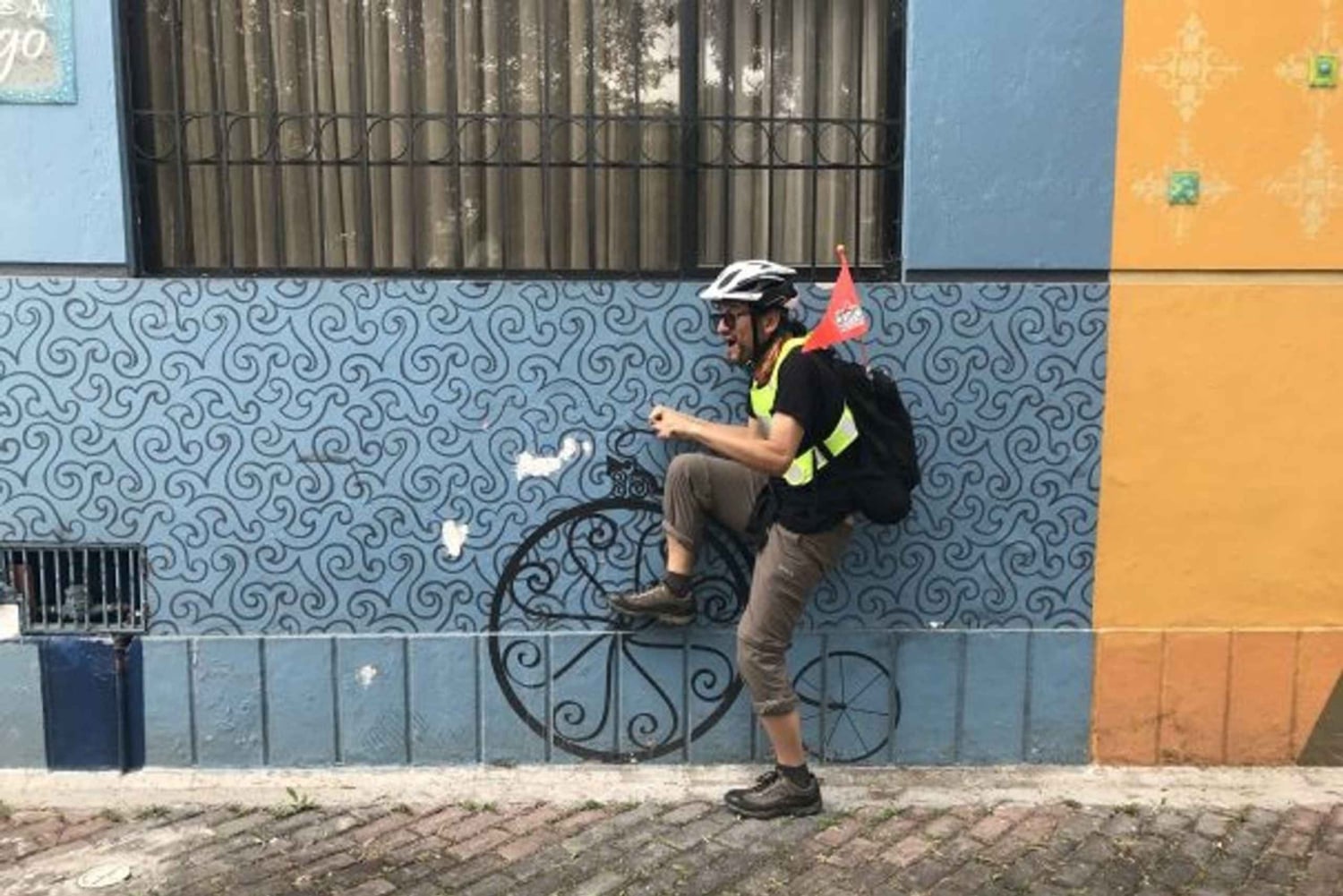 PASSEIO CULTURAL DE BICICLETA POR QUITO