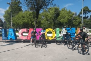 PASSEIO CULTURAL DE BICICLETA POR QUITO