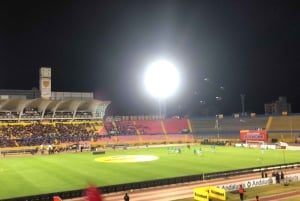 Quito: Partido de fútbol con ticket de entrada y traslados