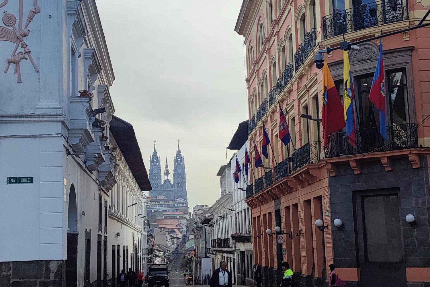 Quito: Guidad stadsrundtur med provsmakningar och lunchbox