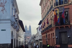 Quito: Tour guiado de la ciudad con degustación y Box Lunch