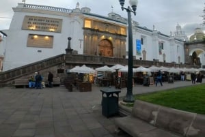 Quito: Tour guidato della città con degustazioni e pranzo al sacco