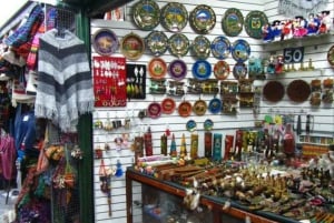 Quito: Mitte der Welt, Intiñan-Museum, Seilbahn, Kunsthandwerksmarkt