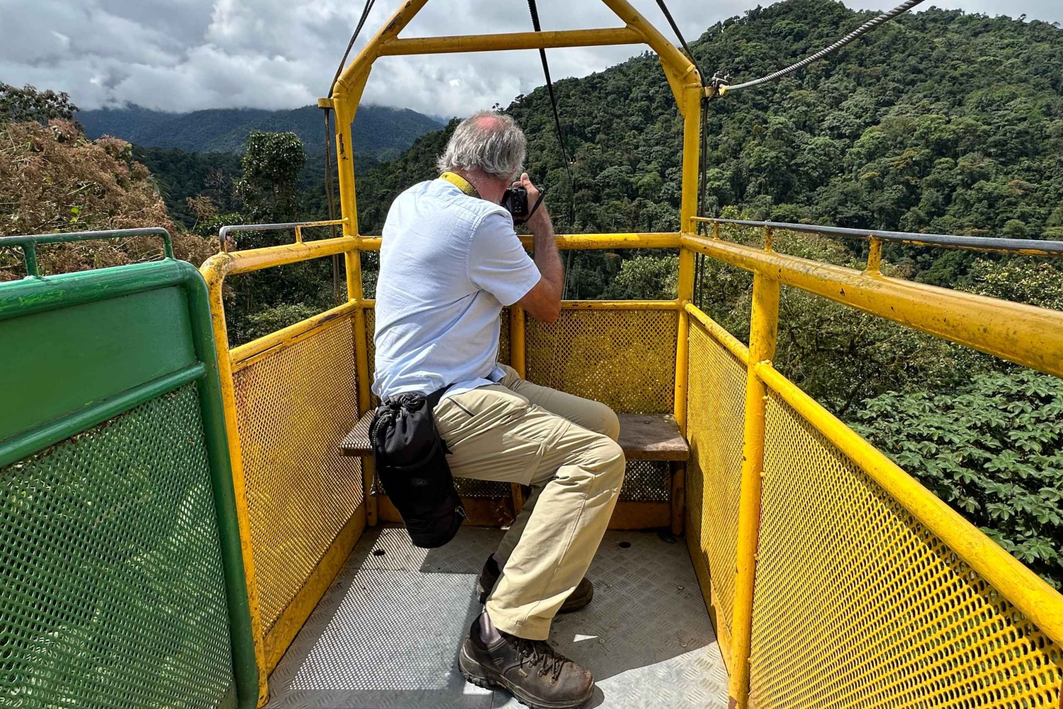 Quito: Mindo Cloud Forest and Bird Watching Tour