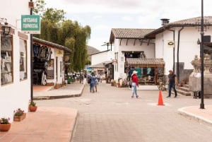 Quito-Mitad del Mundo: Monumento, MuseodelSol, Cráter Pululahua