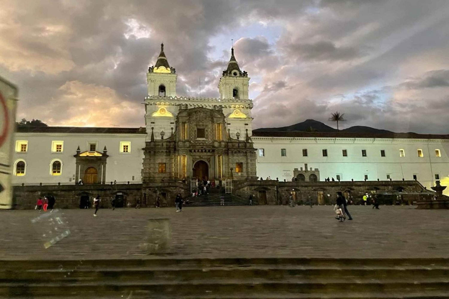 Quitos gamla stadskärna och lokala liv