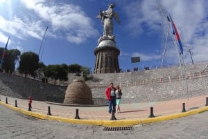 Quito : Vieille ville et tour du milieu du monde.