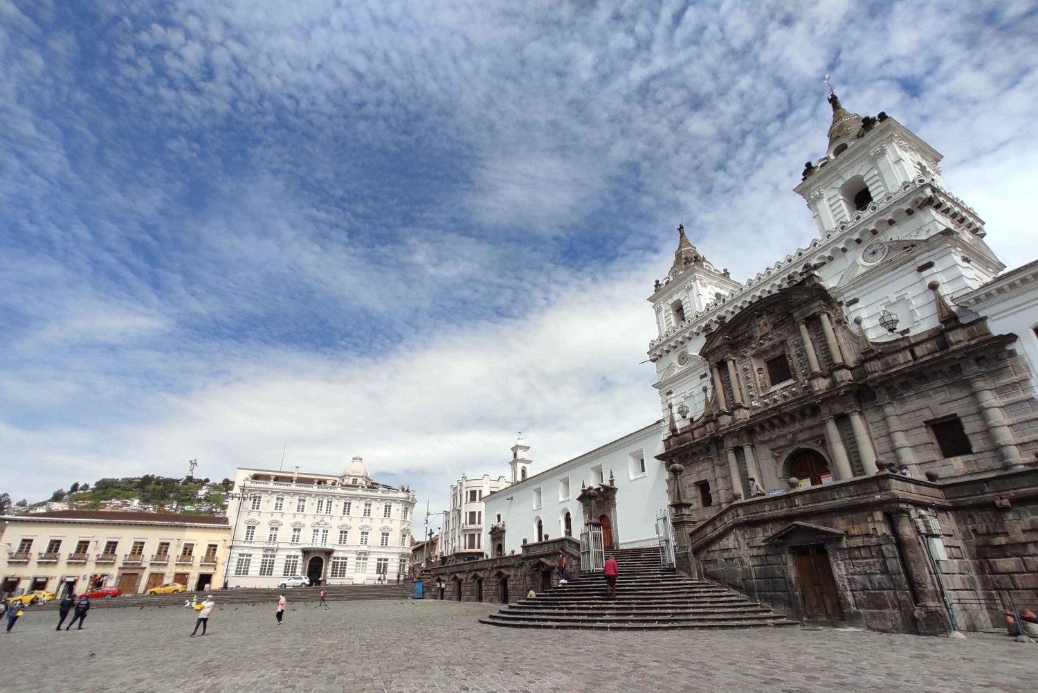 Quito: tour guiado por el casco antiguo con almuerzo