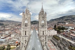 Quito: tour guiado por el casco antiguo con almuerzo