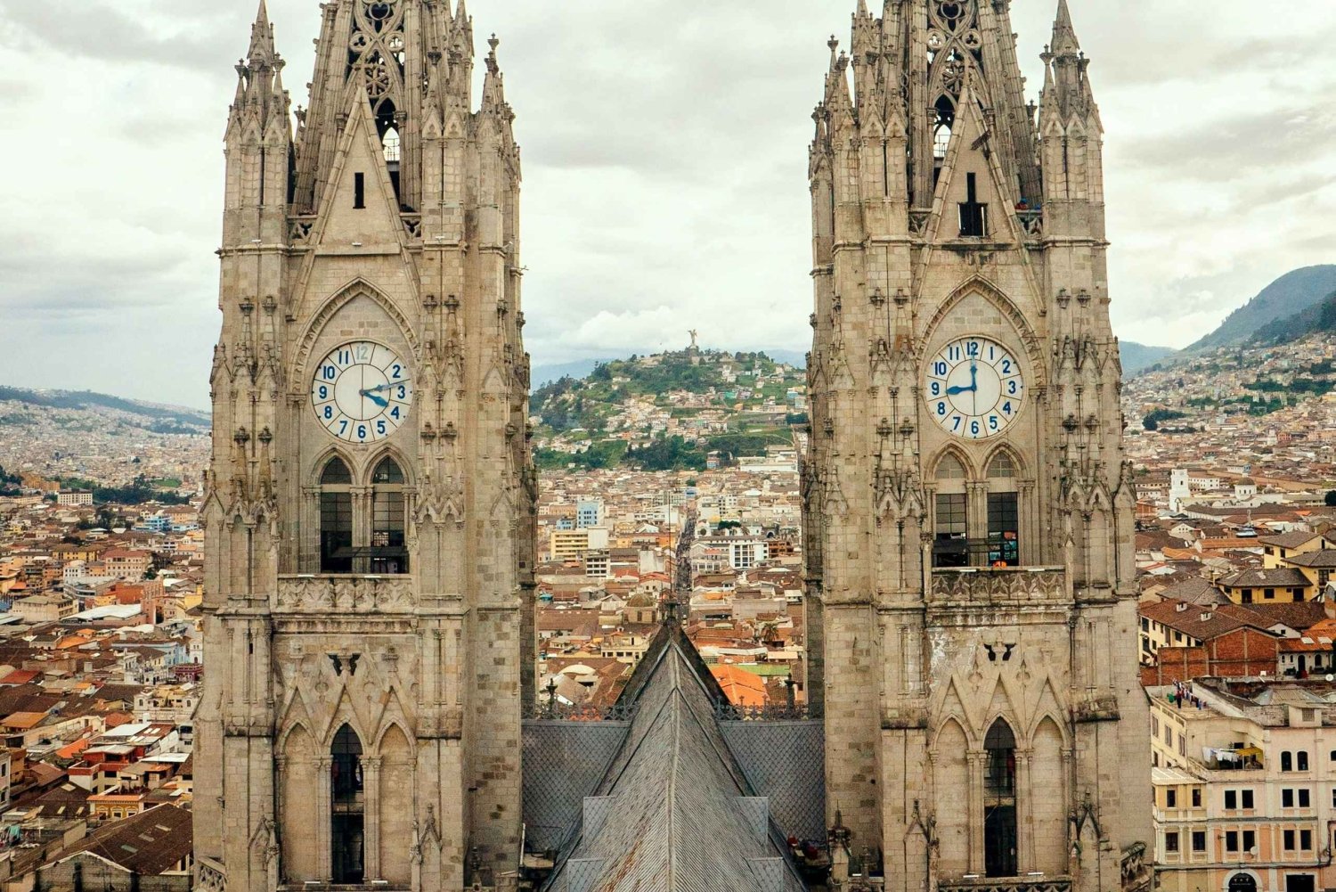 Quito: Panoramic City Tour & Airport Departure Transfer