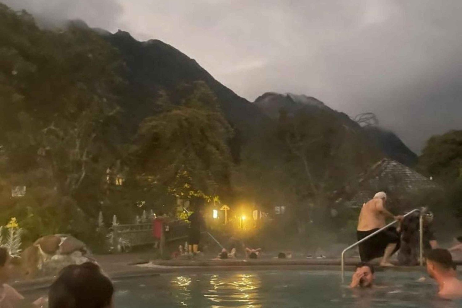 Quito : les thermes de Papallacta en soirée, entrée incluse