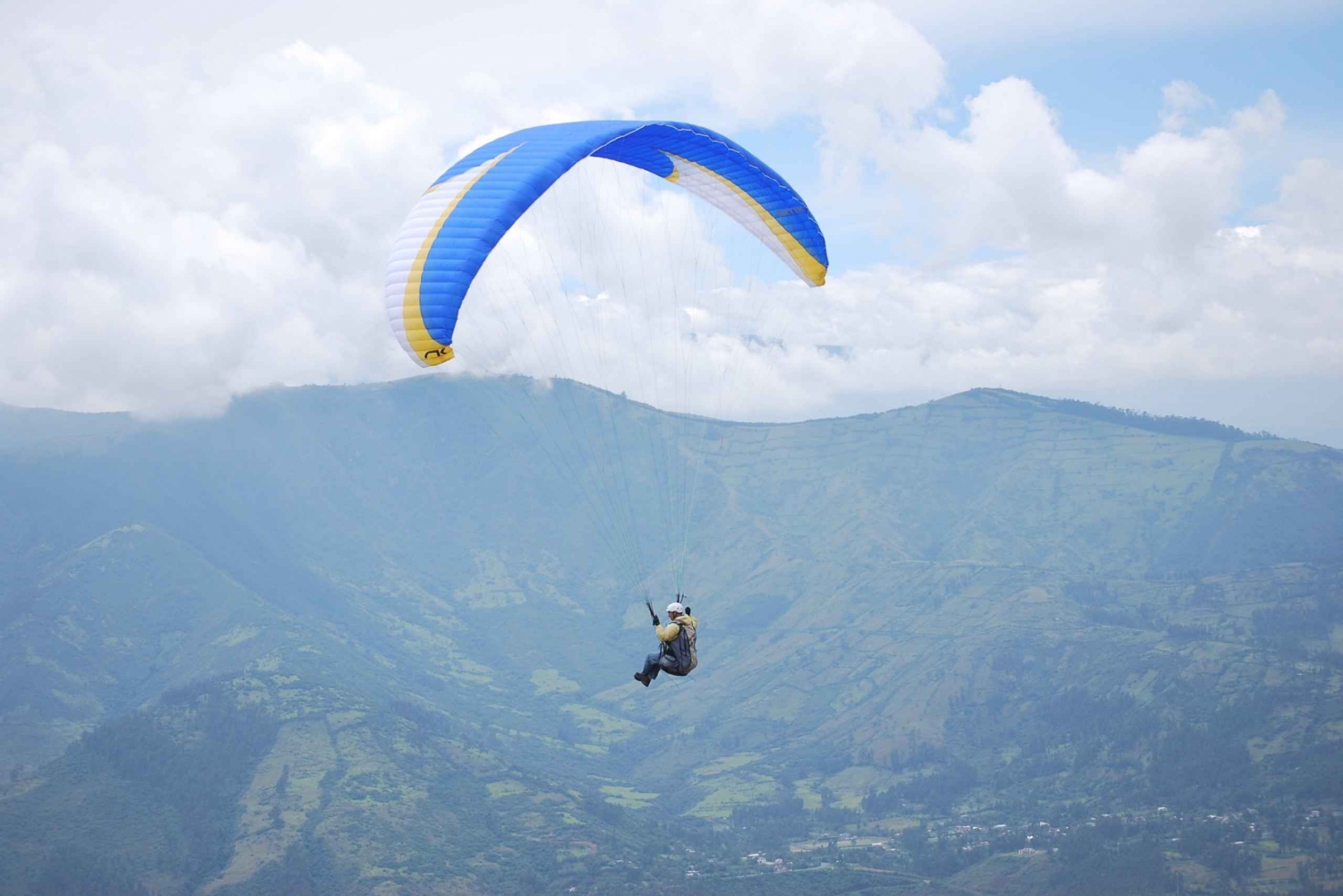 Quito: Paragliding Flight from Lumbisi Peak