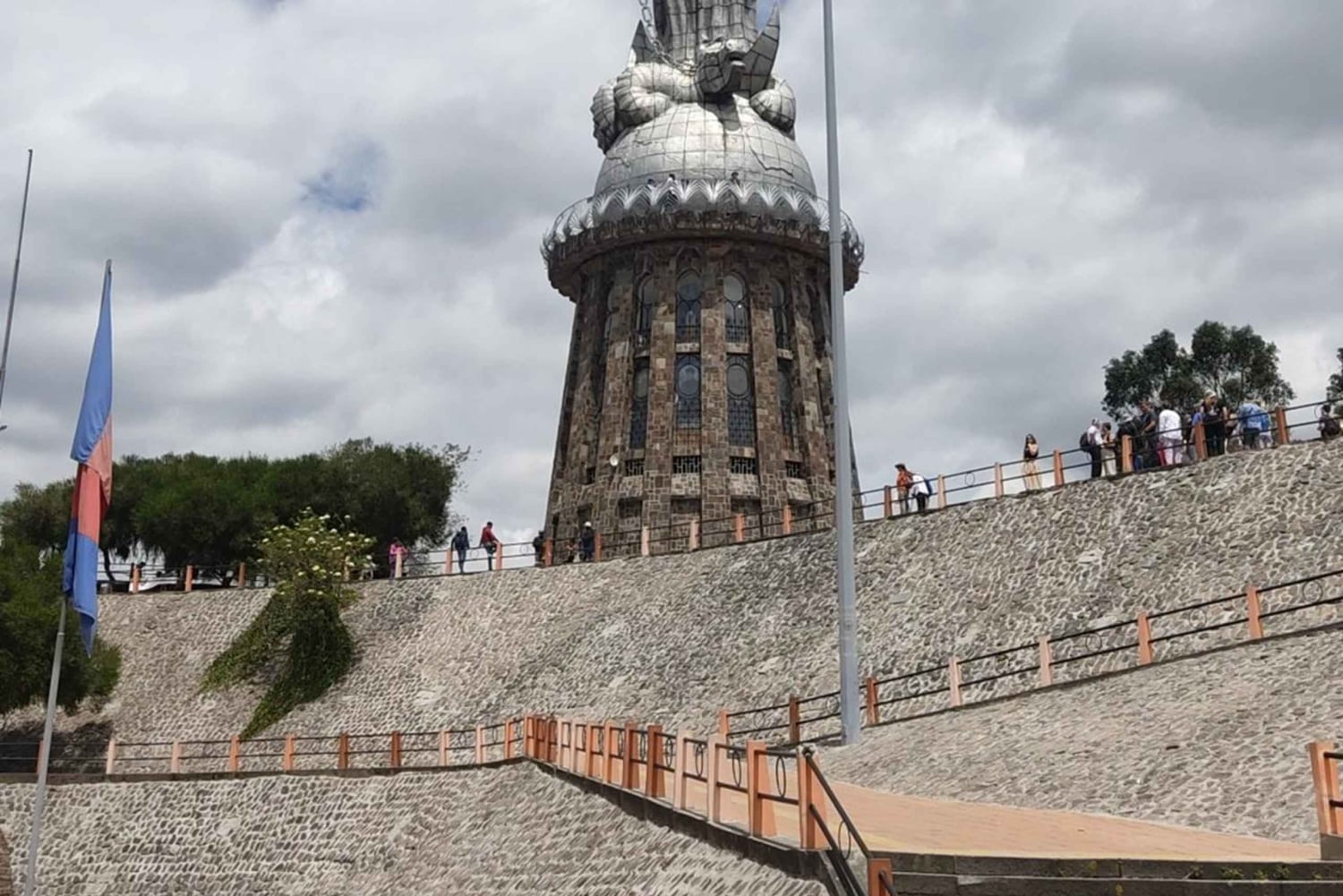 Quito Private Tour: Middle of the World & Colonial Quito