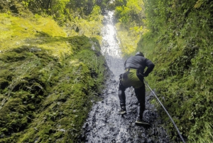 كيتو: الهبوط من الشلالات، والجدارن، والتنزه والطقوس