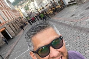 Quitos dag - byrundtur + midt i verden + teleferico
