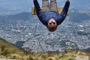 Quito: Teleferico, Old Town, and Intiñan Museum Private Tour