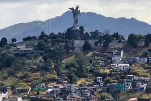 Quito: Teleferico, Old Town, and Intiñan Museum Private Tour