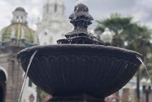 Quito: Teleferico, Old Town, and Intiñan Museum Private Tour