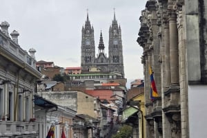 Quito: Teleferico, Old Town, and Intiñan Museum Private Tour