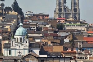 Quito: Teleferico, Old Town, and Intiñan Museum Private Tour