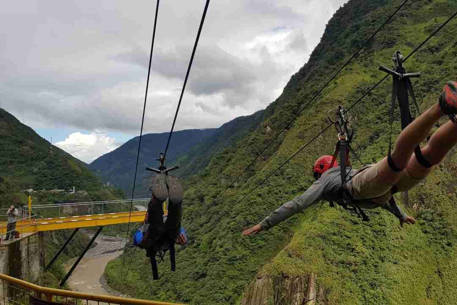 كيتو إلى بانيوس: مغامرة ليوم كامل مع الشلالات