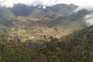 Quito: Besuch in der Mitte der Welt und des Pululahua-Kraters