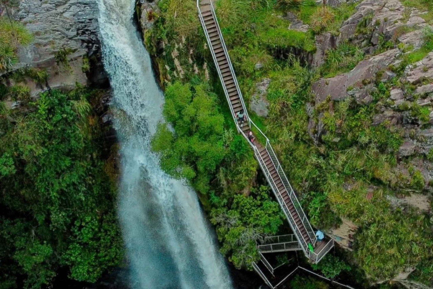 Quito waterfalls: Waterfalls, Horseback Riding, Bees, Canopy