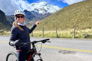 Riobamba: Chimborazo volcano biking & hiking tour with lunch