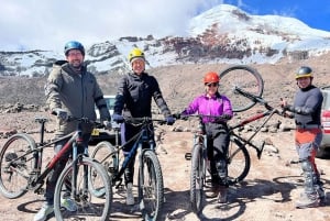 Riobamba : Randonnée pédestre et cycliste sur le volcan Chimborazo avec déjeuner