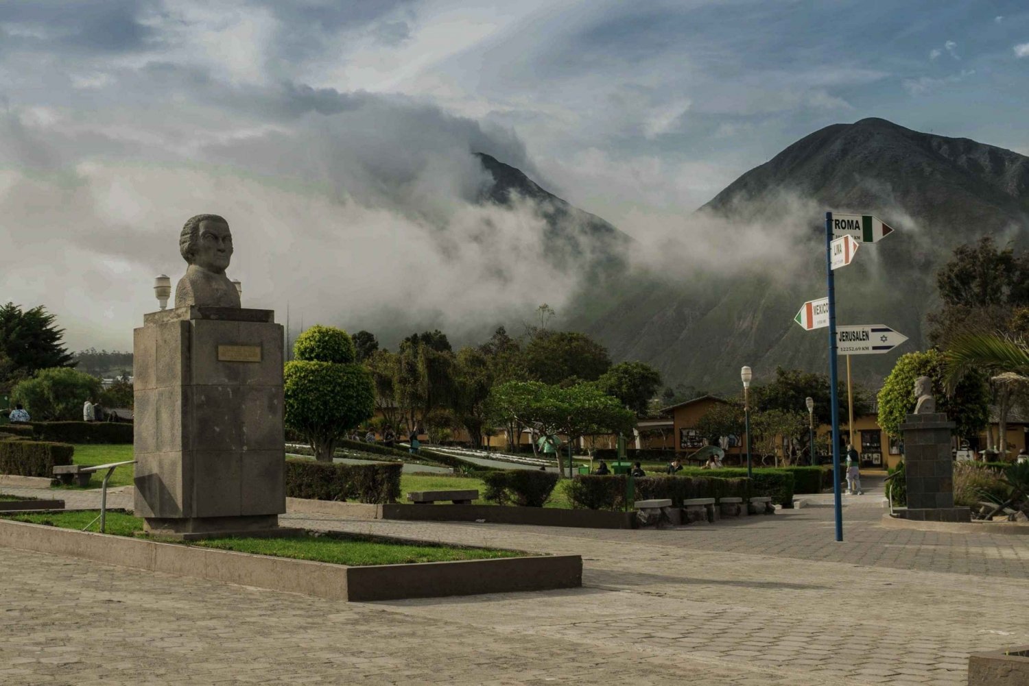 Vette e cultura a Quito Funivia e Medio Mondo