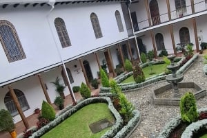 Tur i den vackra staden Cuenca Ecuador, besök museer, katedraler.
