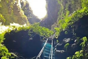 Trillizos Volcano Rappel & Private Caves of Sucre-Isabela Excursion