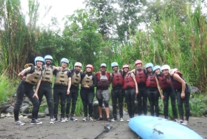 Rafting i det ville vannet i Baños