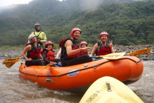 Rafting i det ville vannet i Baños