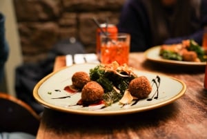 Eating Edinburgh: Old Town Food & Drinks Tour