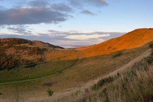 Edinburgh: Arthur's Seat Hiking Tour with Local Guide