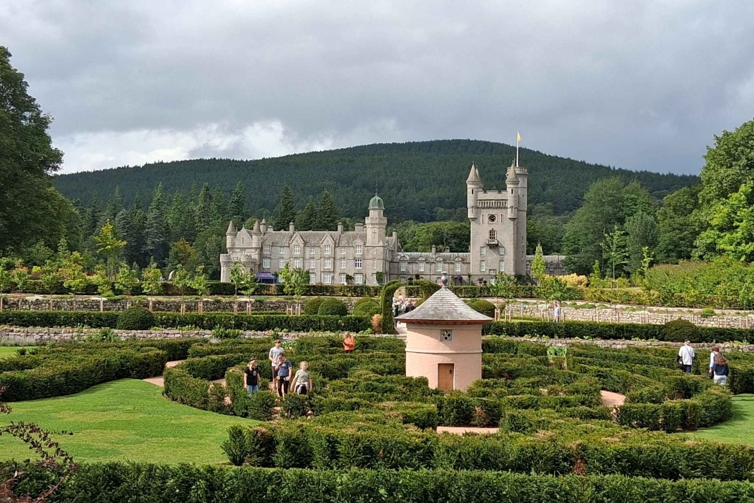 Эдинбург: Королевский тур по замку Балморал и дворцу Скоун