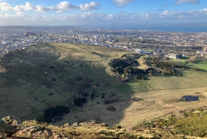 Edinburgh: Guided Hike to Arthur's Seat and Calton Hill