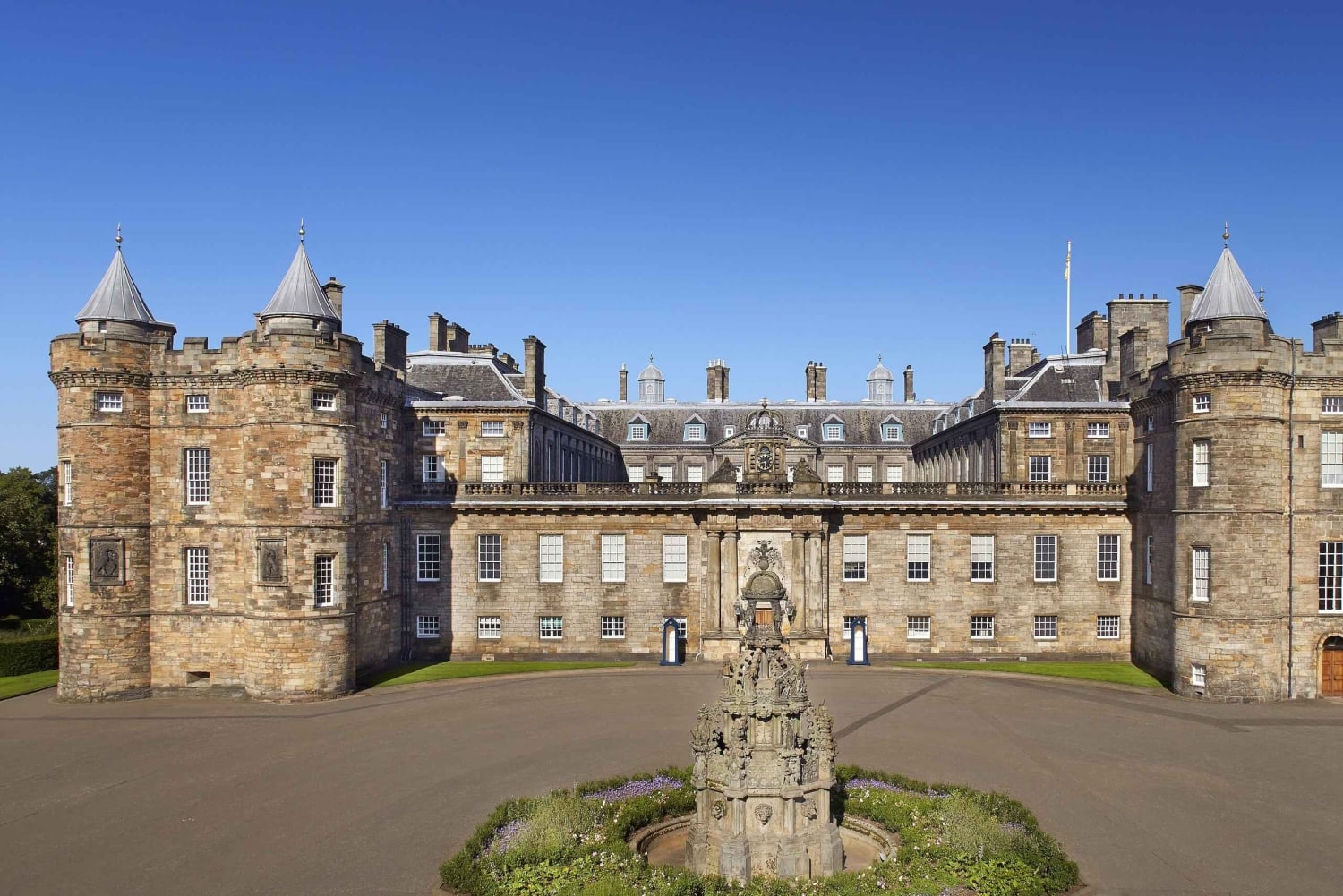 Edimburgo: tour guidato del castello e biglietto per il Palazzo di Holyrood