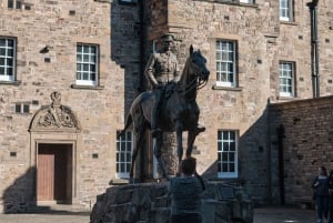 Edinburgh: Guidet tur til slottet og billet til Holyrood Palace