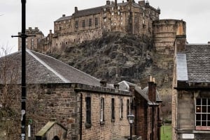 Castillo de Edimburgo: Visita guiada a pie con ticket de entrada