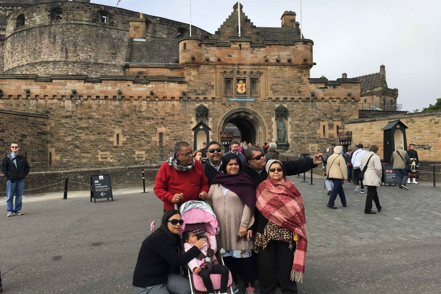 Edimburgo: Excursión adaptada a los niños con un amigo local