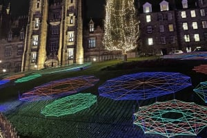 Edinburgh: Christmas Walking Tour with Gingerbread Treat