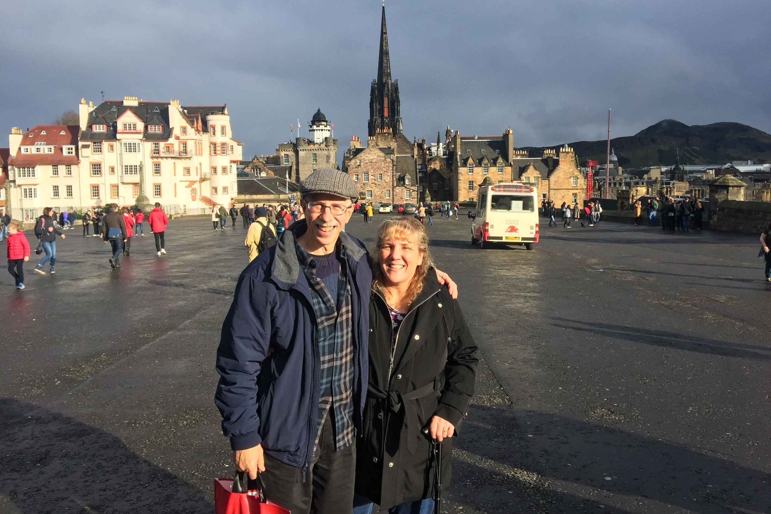 Edimburgo: Excursão personalizada aos destaques e jóias escondidas com um local