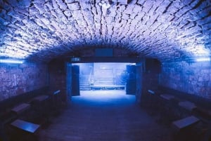 Edinburgh: Electric Mile Pub Crawl with Free Shots